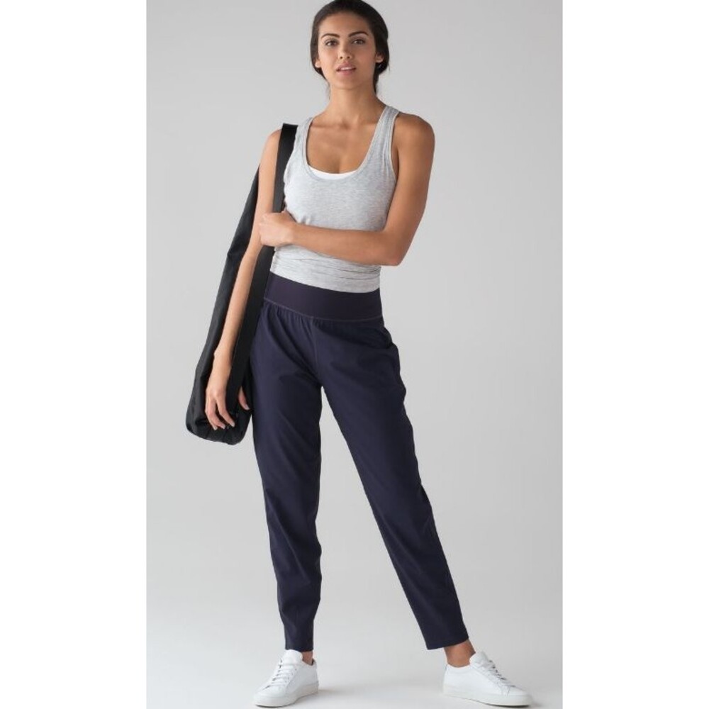 Lululemon Freshly Pant Joggers Women's Size 10 28" Black Grape Purple Leggings